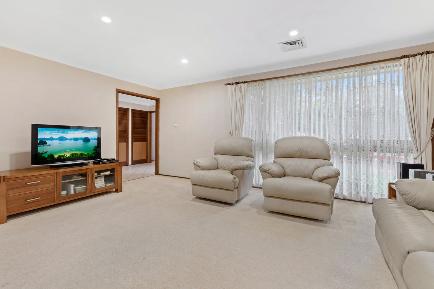 71 Plymouth Crescent, Kings Langley, NSW 2147 - SOLD AUCTION OVER RESERVE